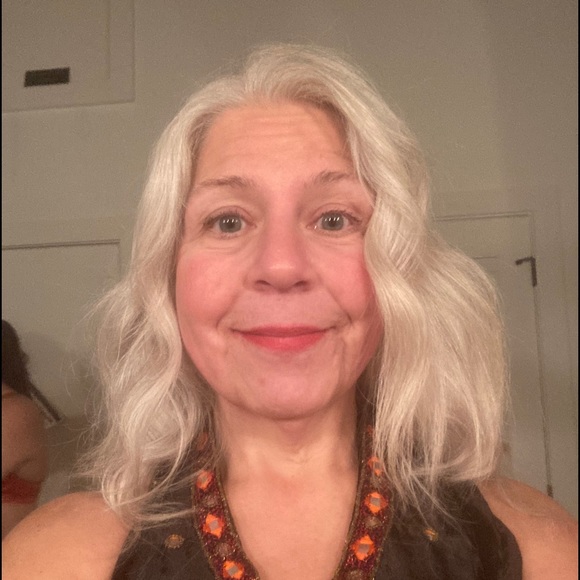 Meet your Posher, Stephanie - Picture 1 of 1